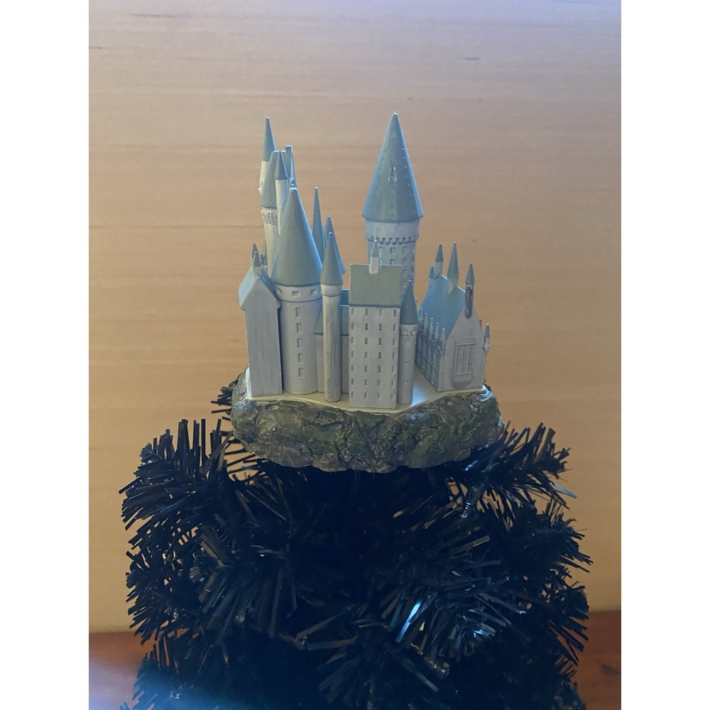 Hallmark 'Magic' Ornament "The Wizarding World of Harry Potter Christmas Tree" - Picture 10 of 14
